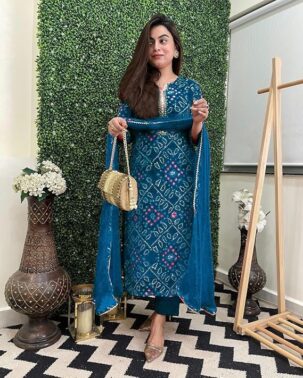 Zyra Women’s Dark Blue Bandhej Printed Kurta Set – Rayon Viscose Traditional Wear