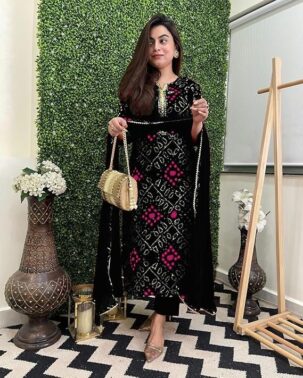 Zyra Women’s Black Bandhej Printed Kurta Set – Rayon Viscose Stylish Ethnic Wear